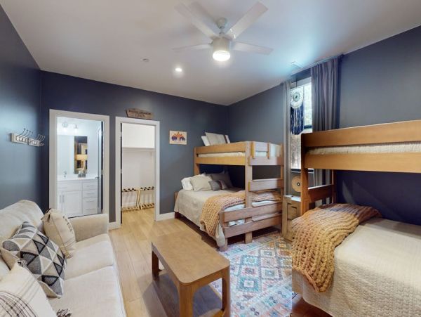 Luxury Flagstaff Vacation Rental - Forest Retreat with 6 Bedroom