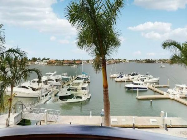 Luxury 3-Bedroom Condo in Marco Island - Your Coastal Retreat