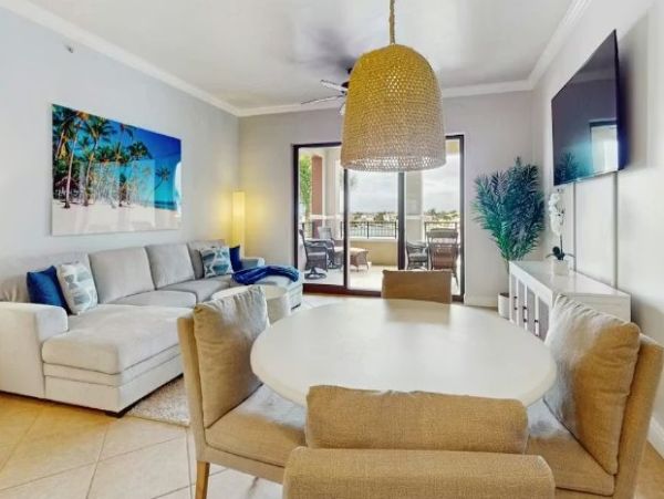 Luxury 3-Bedroom Condo in Marco Island - Your Coastal Retreat