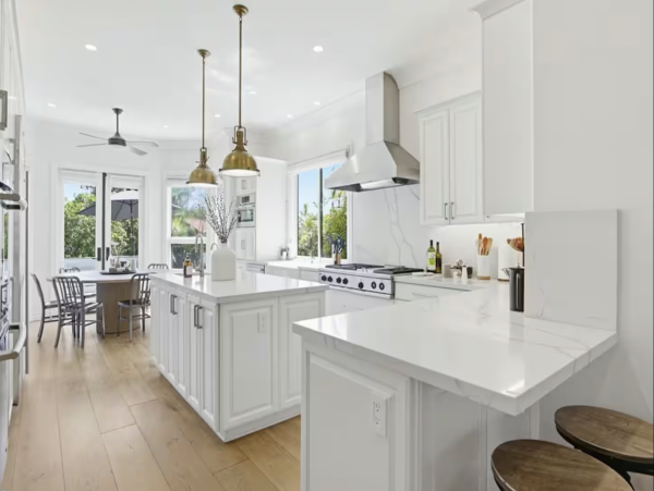 Luxury pool Home Located Before La Jolla & Pacific Beach Five Bedrooms! Pool
