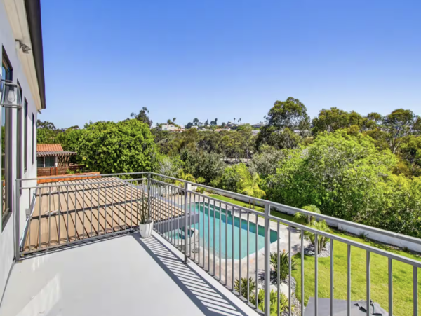 Luxury pool Home Located Before La Jolla & Pacific Beach Five Bedrooms! Pool