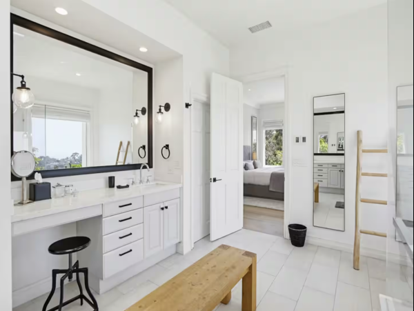 Luxury pool Home Located Before La Jolla & Pacific Beach Five Bedrooms! Pool