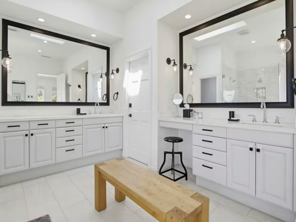 Luxury pool Home Located Before La Jolla & Pacific Beach Five Bedrooms! Pool