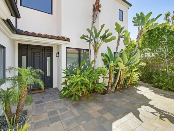 Luxury pool Home Located Before La Jolla & Pacific Beach Five Bedrooms! Pool