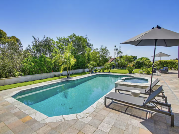 Luxury pool Home Located Before La Jolla & Pacific Beach Five Bedrooms! Pool