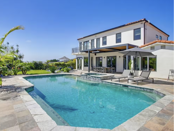 Luxury pool Home Located Before La Jolla & Pacific Beach Five Bedrooms! Pool