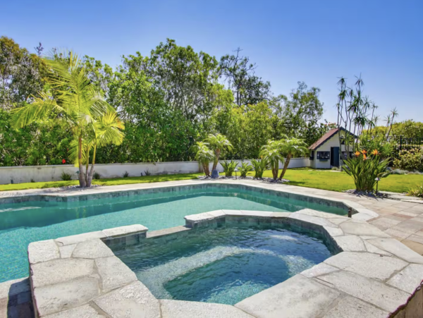 Luxury pool Home Located Before La Jolla & Pacific Beach Five Bedrooms! Pool