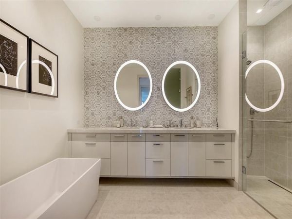 Luxury Longboat Key Residences - Gulf Coast Beachfront Property