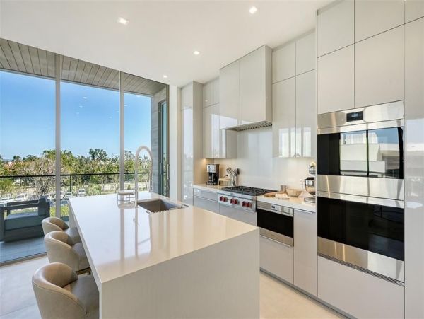 Luxury Longboat Key Residences - Gulf Coast Beachfront Property