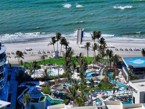 Luxury Longboat Key Residences - Gulf Coast Beachfront Property