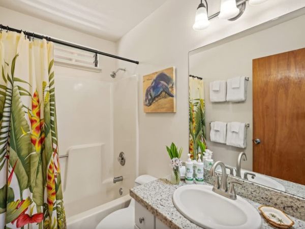 Poipu Vacation Rental with Ocean Views - Kauai Cottage with A/C