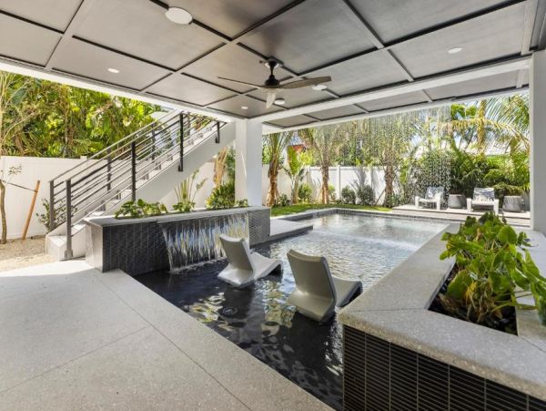 Luxury Coastal Retreat in Holmes Beach - 4-Bedroom Exclusive Home with Private Pool