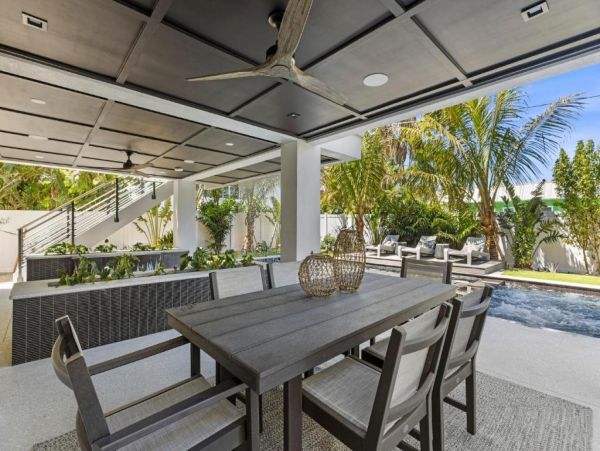 Luxury Coastal Retreat in Holmes Beach - 4-Bedroom Exclusive Home with Private Pool