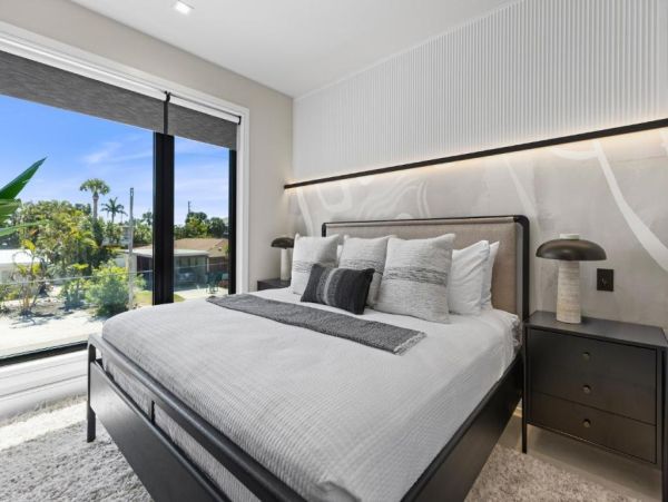 Luxury Coastal Retreat in Holmes Beach - 4-Bedroom Exclusive Home with Private Pool