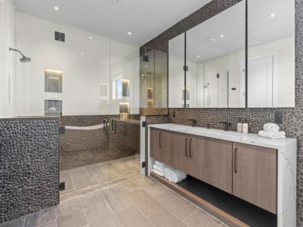 Luxury Coastal Retreat in Holmes Beach - 4-Bedroom Exclusive Home with Private Pool