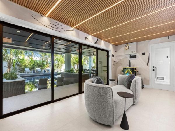 Luxury Coastal Retreat in Holmes Beach - 4-Bedroom Exclusive Home with Private Pool
