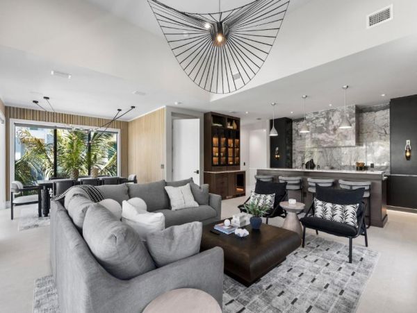 Luxury Coastal Retreat in Holmes Beach - 4-Bedroom Exclusive Home with Private Pool