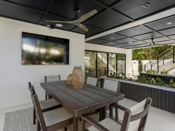 Luxury Coastal Retreat in Holmes Beach - 4-Bedroom Exclusive Home with Private Pool