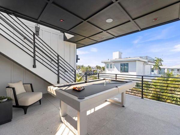 Luxury Coastal Retreat in Holmes Beach - 4-Bedroom Exclusive Home with Private Pool