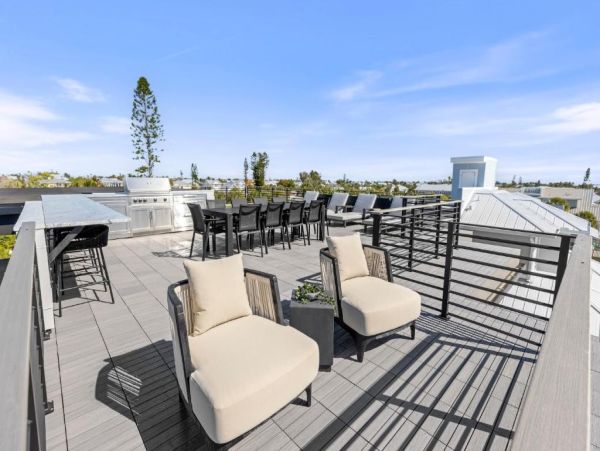 Luxury Coastal Retreat in Holmes Beach - 4-Bedroom Exclusive Home with Private Pool