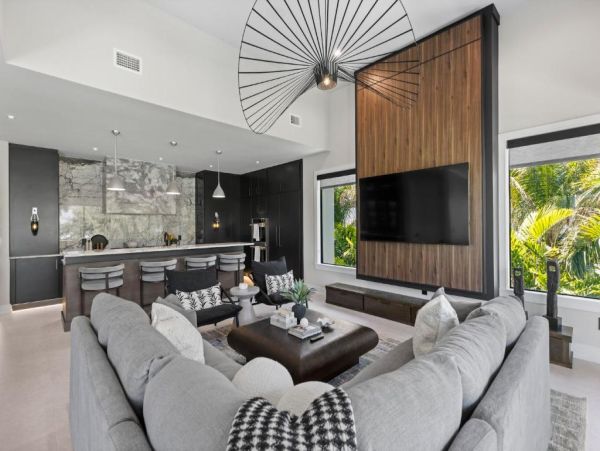 Luxury Coastal Retreat in Holmes Beach - 4-Bedroom Exclusive Home with Private Pool