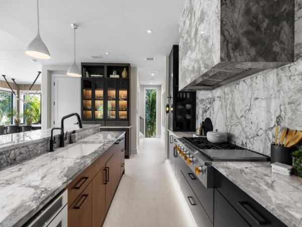 Luxury Coastal Retreat in Holmes Beach - 4-Bedroom Exclusive Home with Private Pool