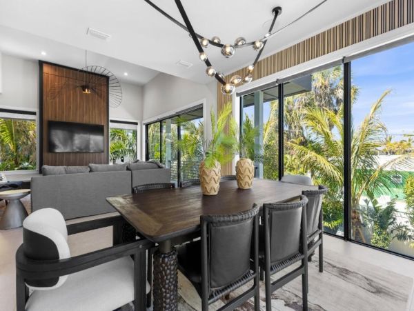 Luxury Coastal Retreat in Holmes Beach - 4-Bedroom Exclusive Home with Private Pool