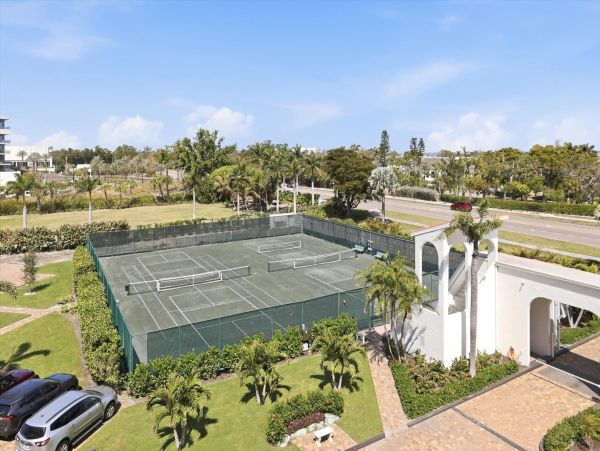 Beachfront Condo in Longboat Key - Your Perfect Island Getaway