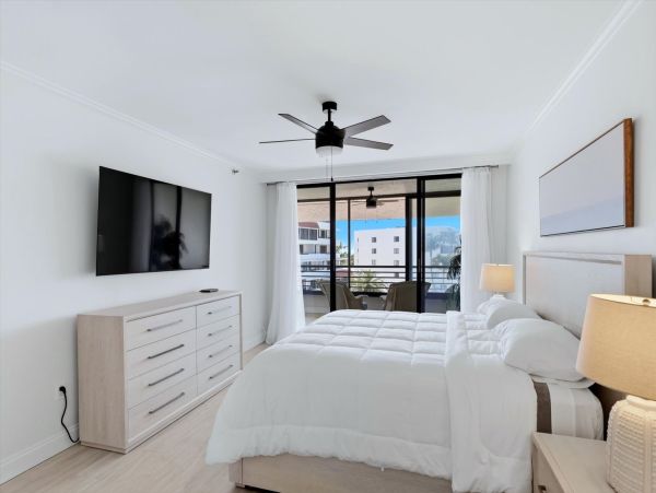 Beachfront Condo in Longboat Key - Your Perfect Island Getaway