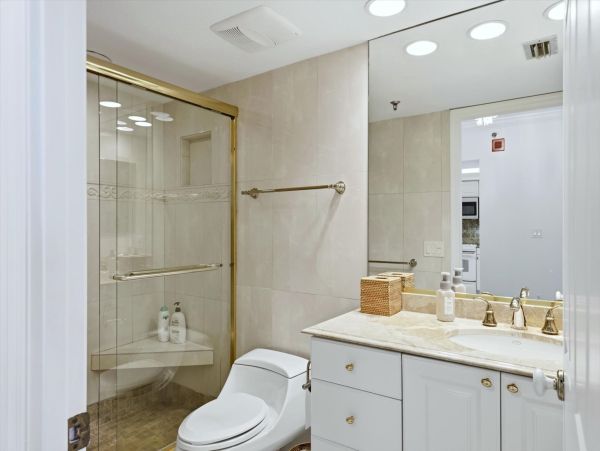 Beachfront Condo in Longboat Key - Your Perfect Island Getaway