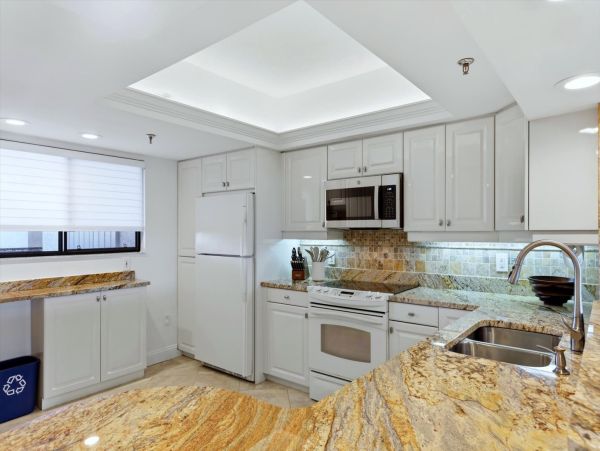 Beachfront Condo in Longboat Key - Your Perfect Island Getaway