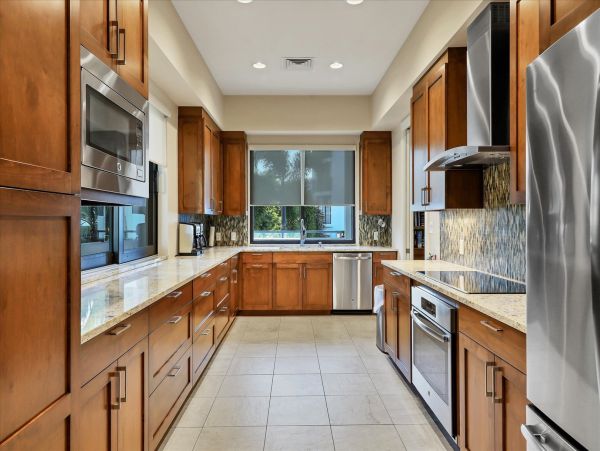 Beachfront Condo in Longboat Key - Your Perfect Island Getaway