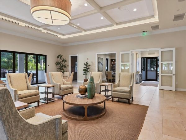 Beachfront Condo in Longboat Key - Your Perfect Island Getaway
