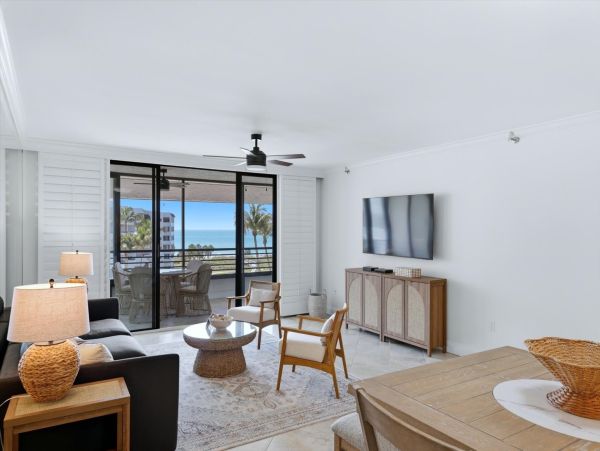 Beachfront Condo in Longboat Key - Your Perfect Island Getaway