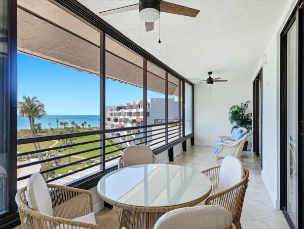Beachfront Condo in Longboat Key - Your Perfect Island Getaway