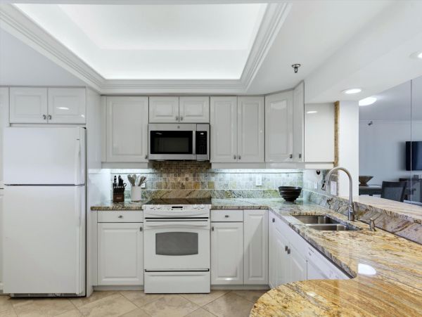 Beachfront Condo in Longboat Key - Your Perfect Island Getaway