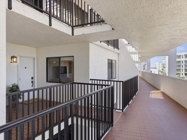 Beachfront Condo in Longboat Key - Your Perfect Island Getaway