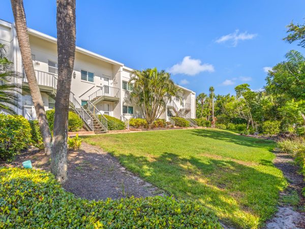 Beachfront Longboat Key Condo with Heated Pool