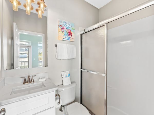 Luxury Beachside Retreat in Destin - 6-Bedroom Home with Guests House