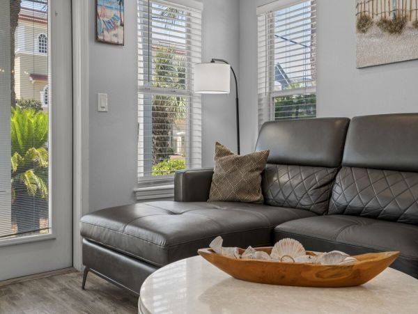 Luxury Beachside Retreat in Destin - 6-Bedroom Home with Guests House