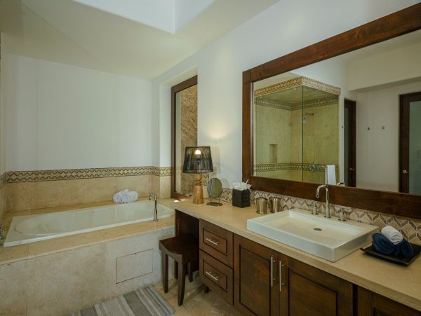 Luxury Cabo San José del Cabo Villa Rental - Swimmable Beach Access