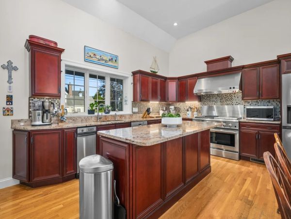 Cape Cod Vacation Rentals - Barnstable Luxury Home