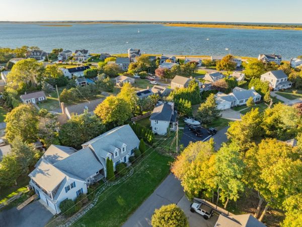 Cape Cod Vacation Rentals - Barnstable Luxury Home