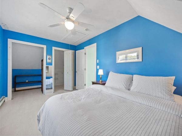Spacious Beachfront Retreat on Onsset Beach - Your Perfect Getaway