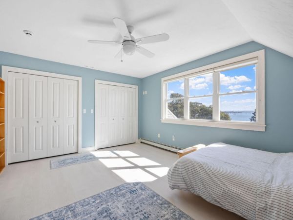 Spacious Beachfront Retreat on Onsset Beach - Your Perfect Getaway