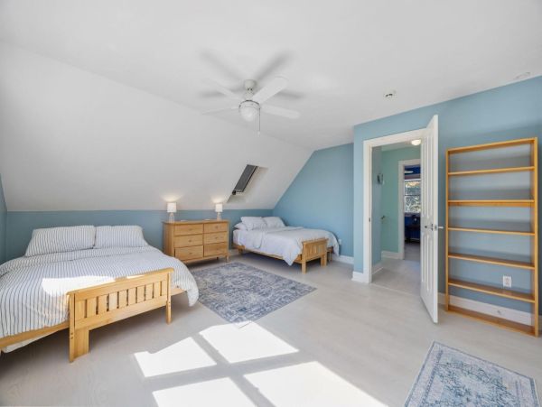 Spacious Beachfront Retreat on Onsset Beach - Your Perfect Getaway