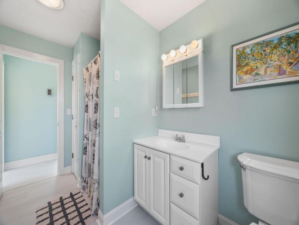 Spacious Beachfront Retreat on Onsset Beach - Your Perfect Getaway