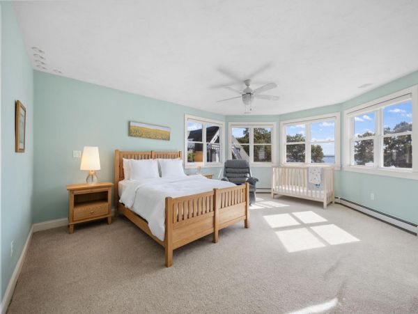 Spacious Beachfront Retreat on Onsset Beach - Your Perfect Getaway