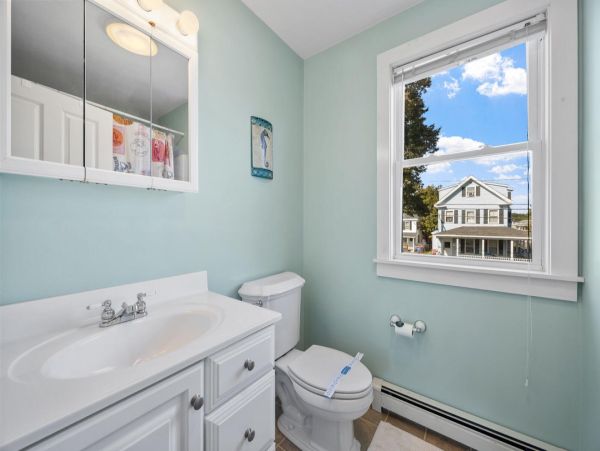 Spacious Beachfront Retreat on Onsset Beach - Your Perfect Getaway