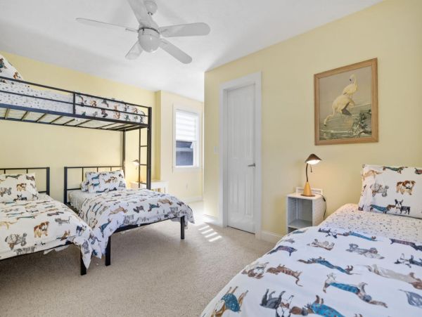 Spacious Beachfront Retreat on Onsset Beach - Your Perfect Getaway